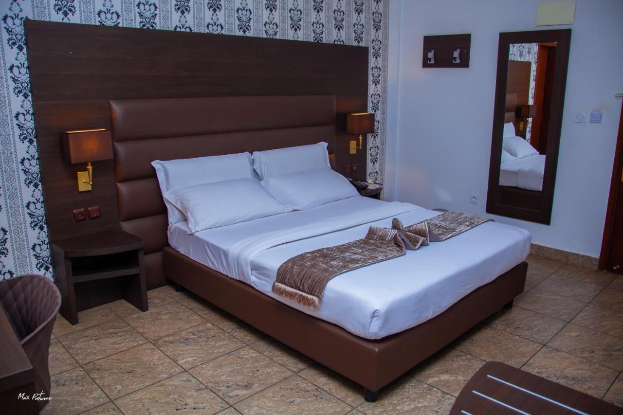 New Heaven Hotel Yaoundé エクステリア 写真