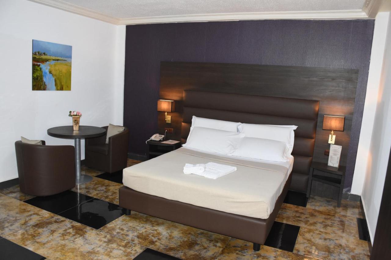 New Heaven Hotel Yaoundé エクステリア 写真