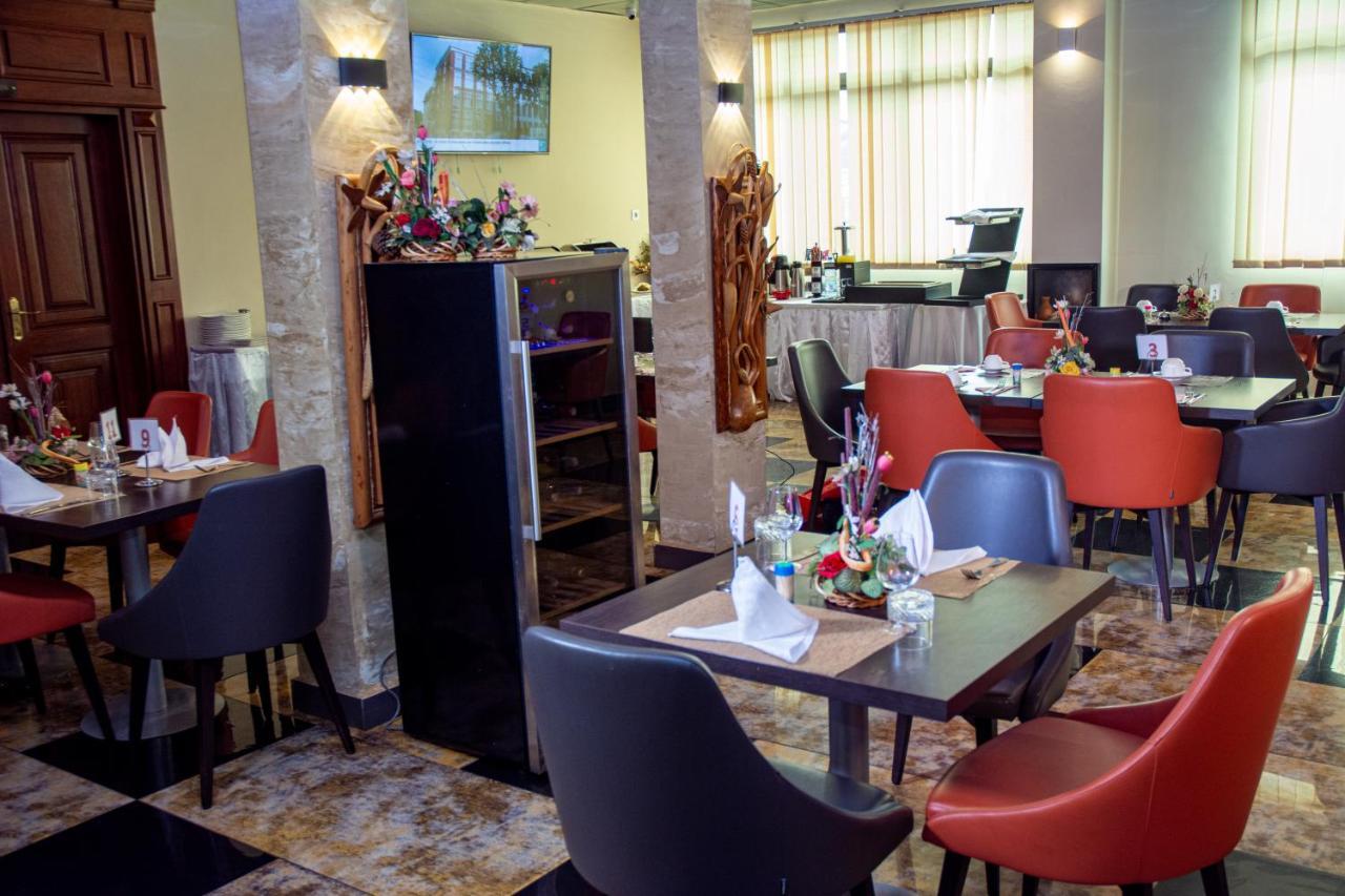 New Heaven Hotel Yaoundé エクステリア 写真