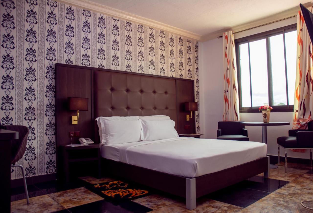New Heaven Hotel Yaoundé エクステリア 写真