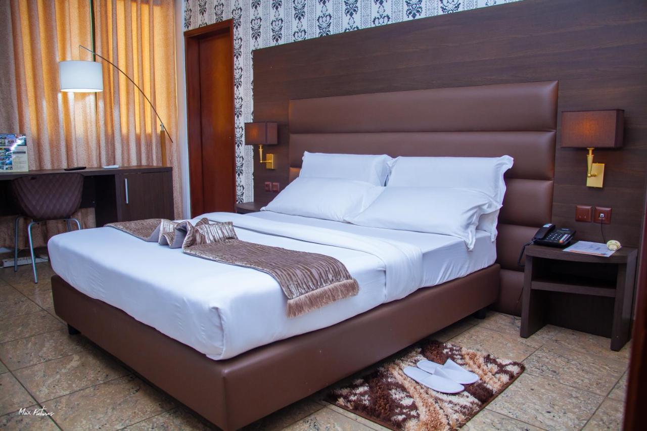 New Heaven Hotel Yaoundé エクステリア 写真
