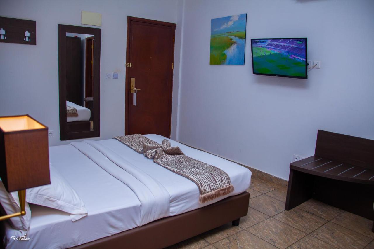New Heaven Hotel Yaoundé エクステリア 写真